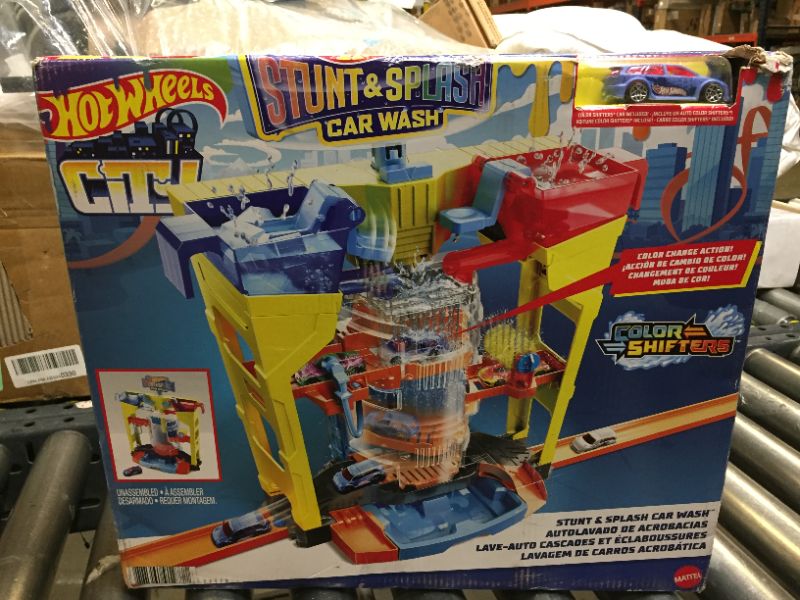 Photo 2 of Hot Wheels Mattel Stunt & Splash Car Wash Playset