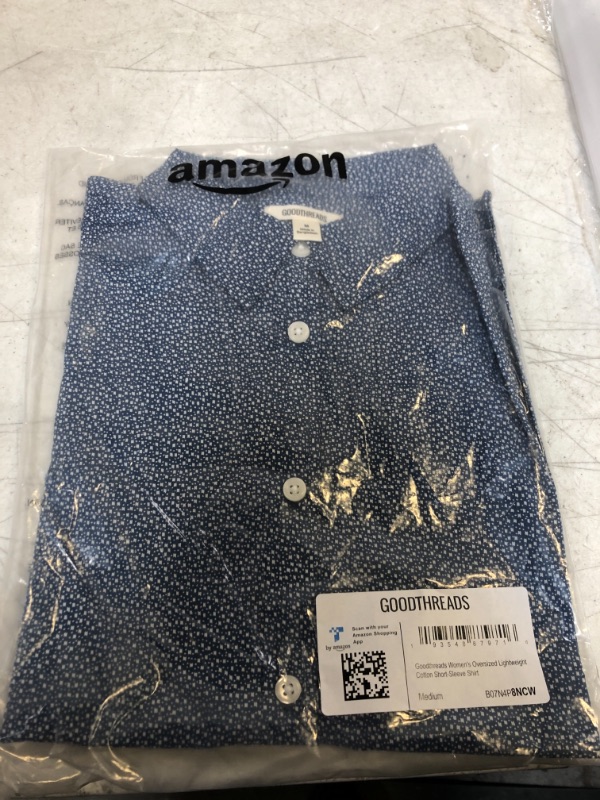 Photo 2 of Amazon Brand - Goodthreads Women's Oversized Lightweight Cotton Short-Sleeve Shirt SIZE Medium Indigo, Textured