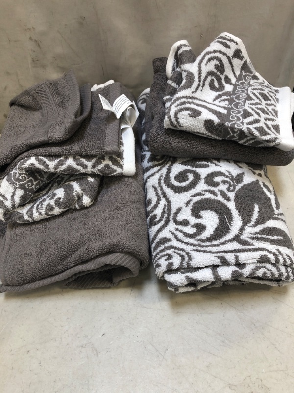 Photo 2 of 6 Piece Reversible Yarn Dyed Jacquard Towel Set Trefoil Filigree Platinum