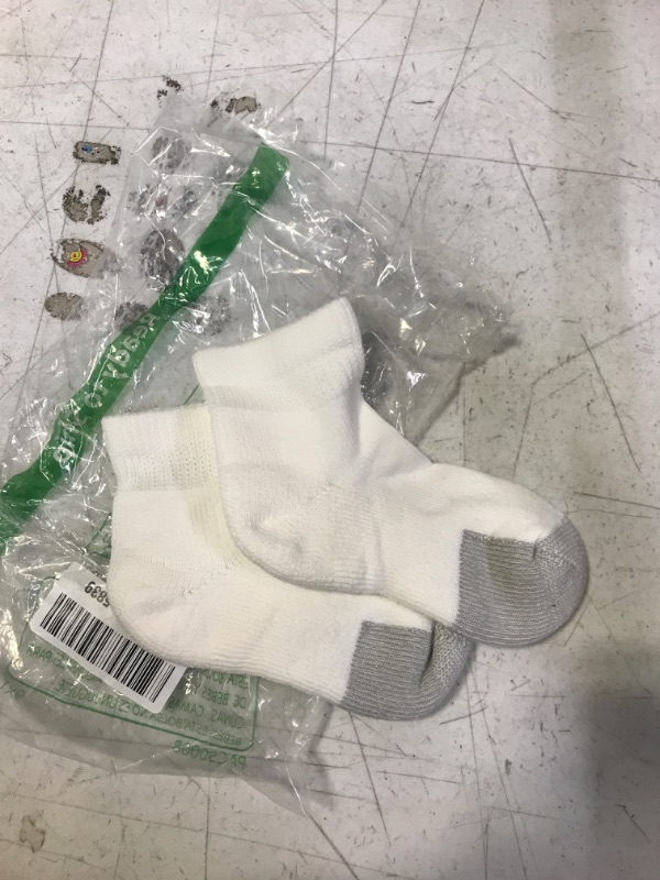 Photo 1 of 1 pack of white ankle socks 