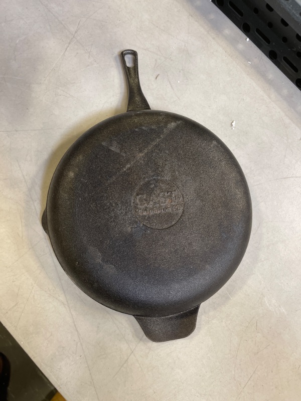 Photo 2 of 12" Cast iron Skillet