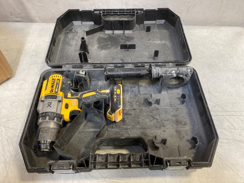 Photo 2 of DEWALT 20V MAX XR Brushless Drill/Driver 3-Speed, Premium 5.0Ah Kit (DCD991P2) with DEWALT DWA2T40IR IMPACT READY FlexTorq Screw Driving Set, 40-Piece w/ 40pc Drill Bit Set