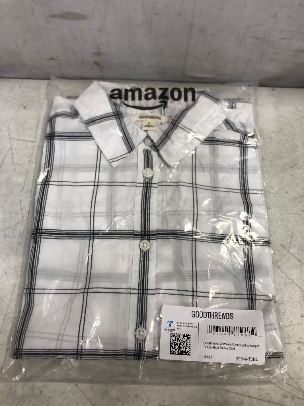 Photo 2 of Amazon Brand - Goodthreads Women's Oversized Lightweight Cotton Short-Sleeve Shirt SMALL
