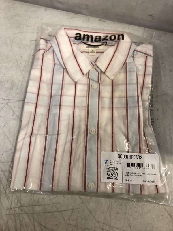 Photo 2 of Amazon Brand - Goodthreads Women's Oversized Lightweight Cotton Short-Sleeve Shirt  MEDIUM
