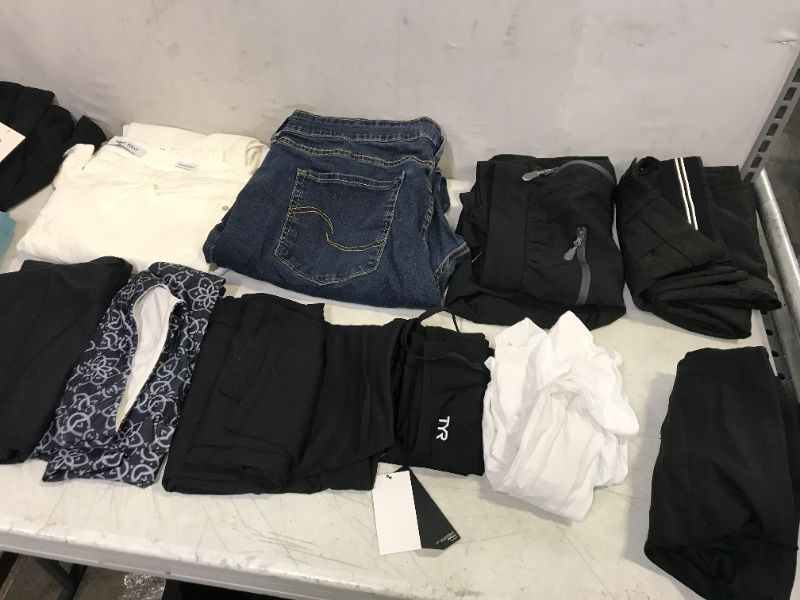 Photo 3 of 13 PCS BAG LOT OF ASSORTED CLOTHING - BOTTOMS/PANTS/SHORTS/SPANDEX - SIZE VARY - NEW/USED
SOLD AS IS