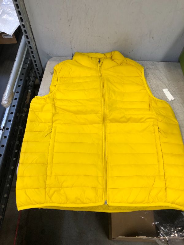 Photo 2 of Amazon Essentials Men's Lightweight Water-Resistant Packable Puffer Vest Medium Yellow