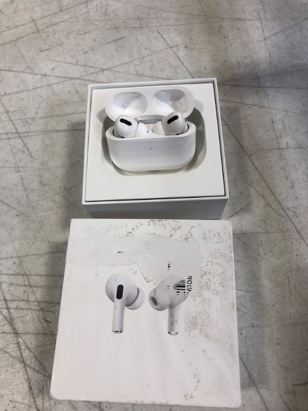 Photo 2 of Apple AirPods Pro