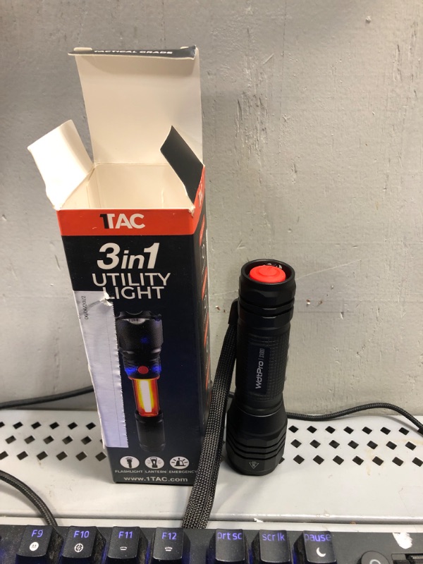Photo 2 of 1TAC 3 In 1 Utility Light Flashlight Magnetic Base 1200 Lumens With 20 X Zoom
