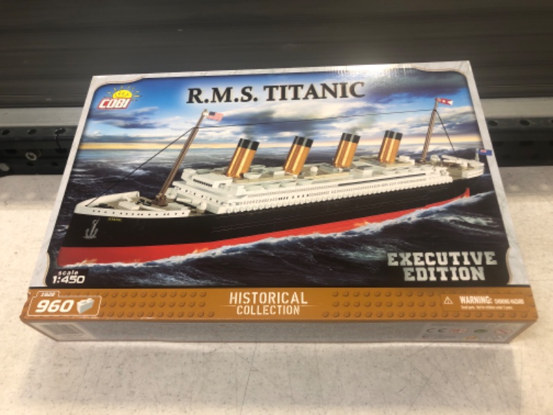 Photo 3 of COBI Historical Collection R.M.S. Titanic Executive Edition Including 960 Bricks to 1:450 Scale - Easy to Follow Instructions- Faithful Reproduction of The Famous Maritime Disaster Ship