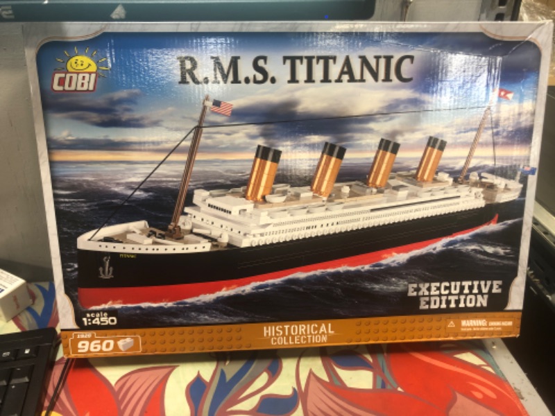 Photo 3 of COBI Historical Collection R.M.S. Titanic Executive Edition Including 960 Bricks to 1:450 Scale - Easy to Follow Instructions- Faithful Reproduction of The Famous Maritime Disaster Ship