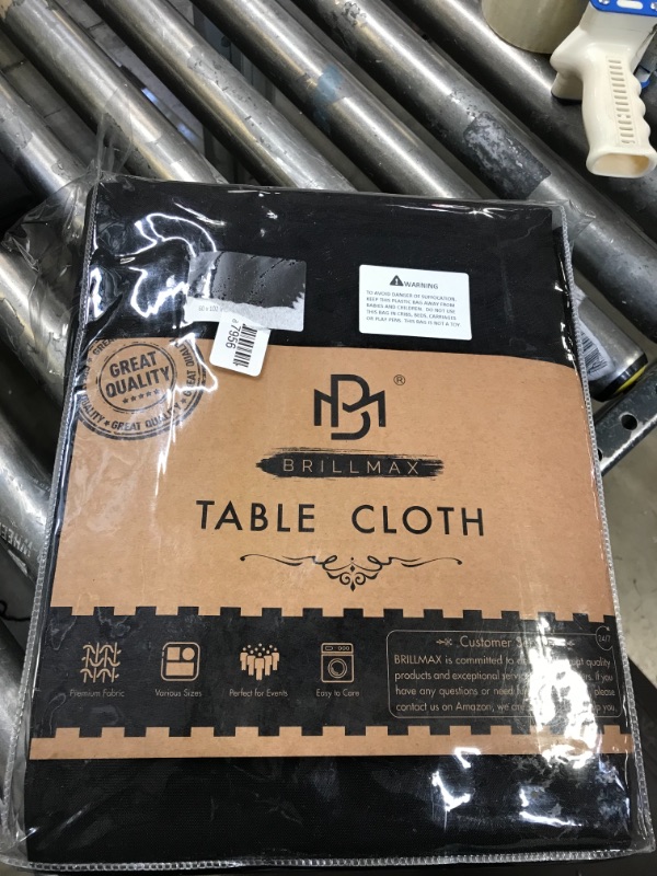 Photo 1 of 60x102 tablecloth - black 