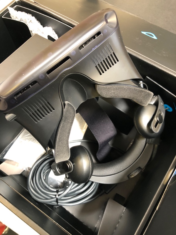 Photo 3 of HTC Vive Cosmos Elite VR System