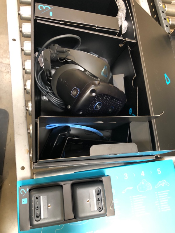 Photo 2 of HTC Vive Cosmos Elite VR System