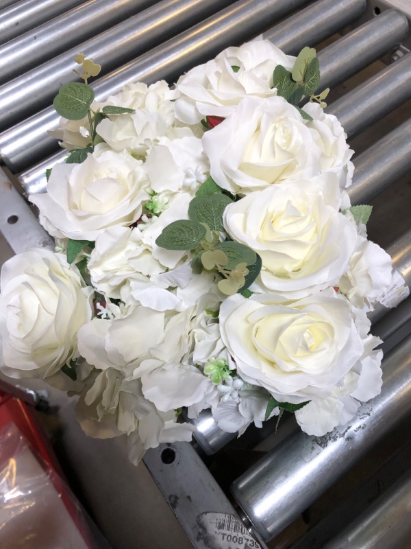 Photo 1 of 12pcs, Simulation Rose Flower, Fake White Rose, Valentine's Day Bouquet Hotel Wedding Home Decoration Fake Flower
