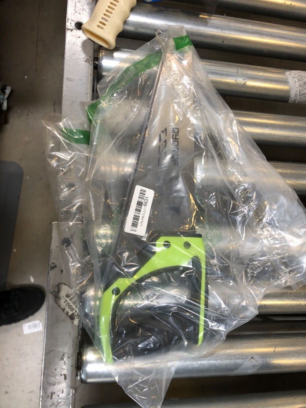 Photo 2 of 14 in. Pro Hand Saw, 11 TPI Fine-Cut Soft-Grip Hardpoint Handsaw Perfect for Sawing, Trimming, Gardening, Cutting Wood, Drywall, Plastic Pipes, Sharp Blade, Ergonomic Non-Slip Handle (Green)