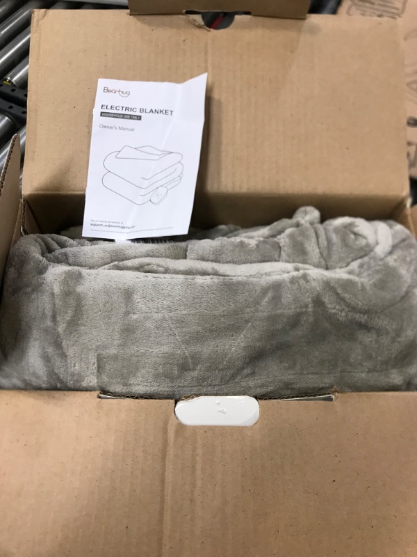 Photo 2 of [New Launch] Bearhug Electric Blanket Queen Size 84" x 90", Dual Controllers Heated Blanket, Velvet/Sherpa, 10-Heating Level & 1-12H Auto Off, 5-Year Warranty, Over-Heat Protect, ETL, Machine Washable Queen Size 84" × 90" Taupe-velvet & Sherpa