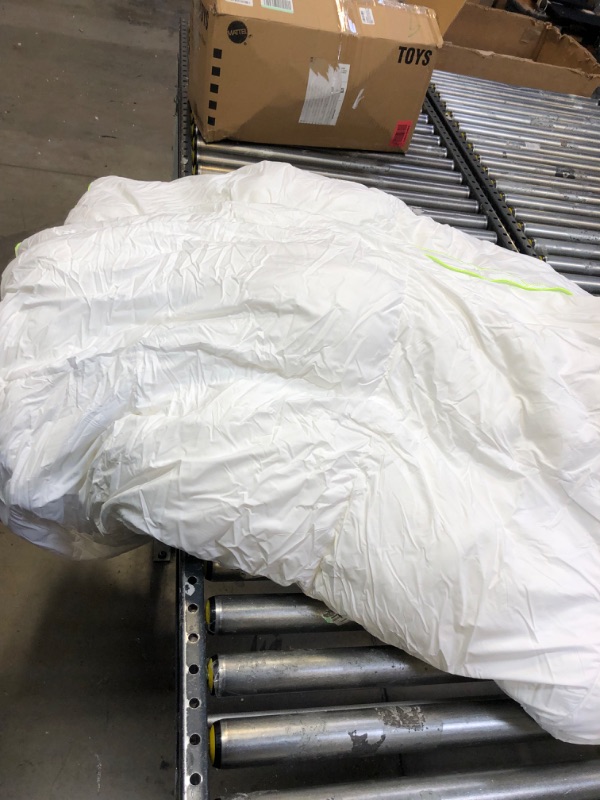 Photo 1 of 96 X 89 WHITE COMFORTER