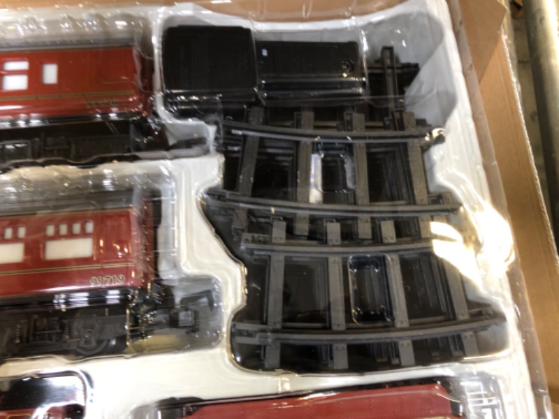 Photo 4 of Lionel Hogwarts Express Ready-to-Play 4-6-0 Set, Battery-powered Model Train Set with Remote Complete Set