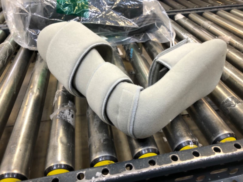 Photo 1 of Brace Direct Padded Night Splint 90 Degree Immobilizing Stretching Sleeping Boot - Recovery for Plantar Fasciitis, Drop Foot, Achilles Inflammation, Heel Spurs and more Small (Pack of 1) ---- OUT OF THE BOX NEW