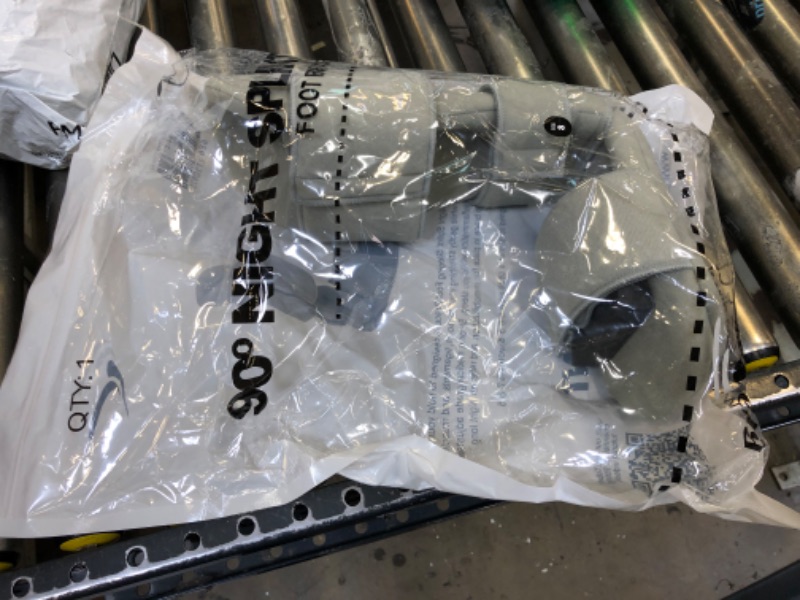 Photo 1 of Brace Direct Padded Night Splint 90 Degree Immobilizing Stretching Sleeping Boot - Recovery for Plantar Fasciitis, Drop Foot, Achilles Inflammation, Heel Spurs and more Small (Pack of 1) ---- OUT OF THE BOX NEW