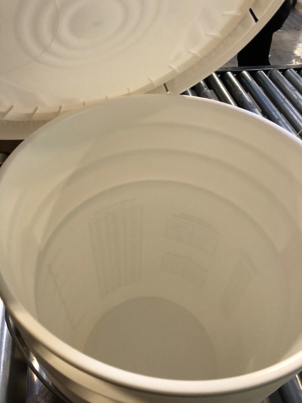 Photo 3 of 6.5 Gallon plastic fermenter with lid