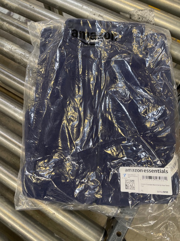 Photo 2 of Amazon Essentials Men's, Size XL, Full-Zip Polar Fleece Vest  Polyester Navy 