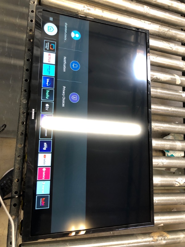 Photo 4 of SAMSUNG 32-inch Class LED Smart FHD TV 1080P (UN32N5300AFXZA, 2018 Model) READ NOTES! 