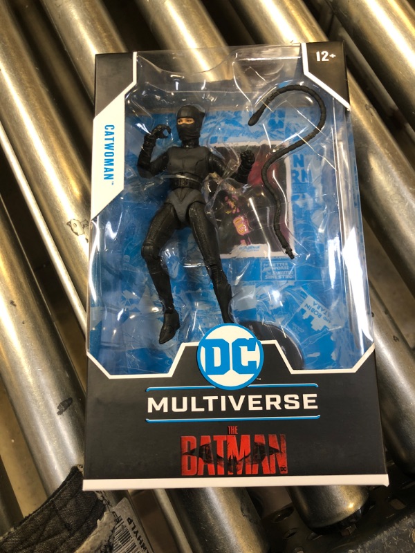 Photo 2 of DC Catwoman: The Batman (Movie) 7" Action Figure with Accessories
