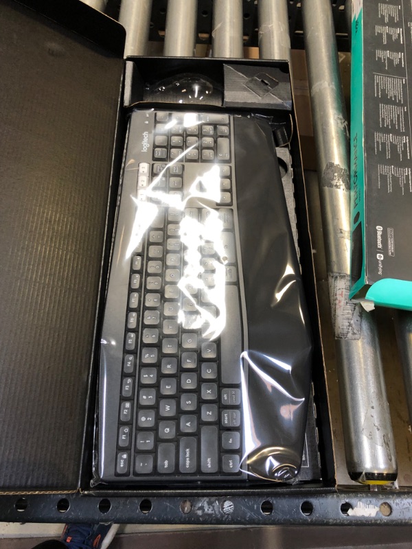 Photo 3 of Logitech MK850 Performance Wireless Keyboard and Mouse Combo
