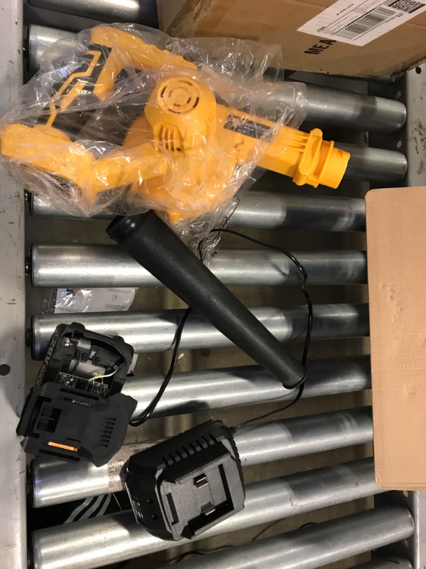 Photo 4 of Alloyman Leaf Blower, 20V Cordless Leaf Blower, with 4.0Ah Battery & Charger, 2-in-1 Electric Leaf Blower & Vacuum for Yard Cleaning/Snow Blowing. Yellow1
BATTERY LID BROKEN,MISSING BLOWER UTENSILES--------
