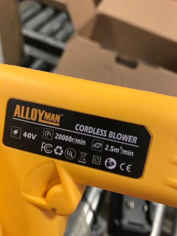 Photo 6 of Alloyman Leaf Blower, 20V Cordless Leaf Blower, with 4.0Ah Battery & Charger, 2-in-1 Electric Leaf Blower & Vacuum for Yard Cleaning/Snow Blowing. Yellow1
BATTERY LID BROKEN,MISSING BLOWER UTENSILES--------