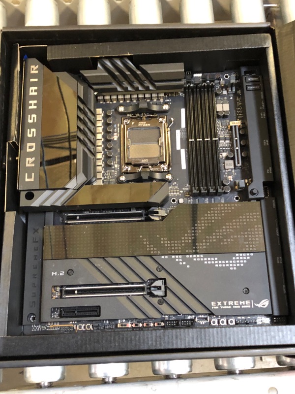 Photo 9 of ASUS ROG Crosshair X670E Extreme(WiFi 6E) Socket AM5(LGA 1718) Ryzen 7000 EATX Gaming Motherboard(20+2 Power Stages, PCIe® 5.0, DDR5, 5xM.2 Slots,USB 3.2 Gen 2x2 Front-Panel,USB4™ Ports,Anime Matrix)