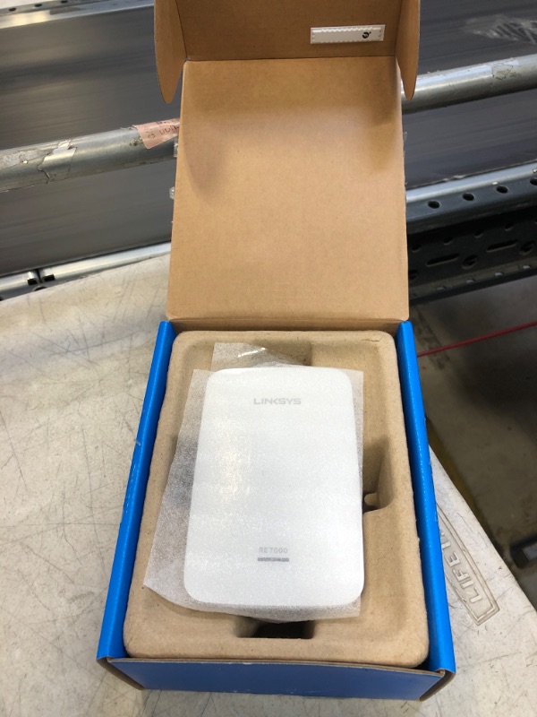 Photo 2 of Linksys WiFi Extender, WiFi 5 Range Booster, Dual-Band Booster, 2,500 Sq. ft Coverage, Speeds up to (AC1900) 1.9Gbps - RE7000 Wifi 5 RE7000 - 2,500 Sq. ft - 1.9 Gbps