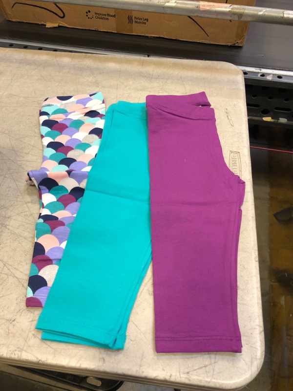 Photo 2 of Amazon Essentials Girls and Toddlers' Cropped Capri Leggings (Previously Spotted Zebra), Multipacks 3 Purple/Green, Mermaid 3T