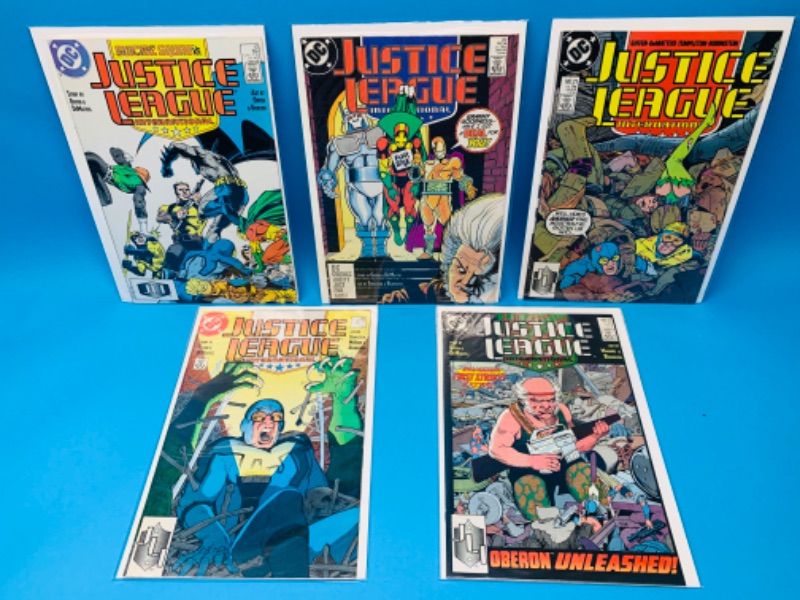 Photo 1 of 893005…5 justice league international comics in plastic sleeves