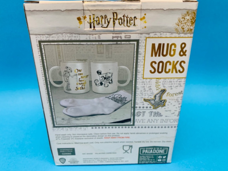 Photo 1 of 893368… Harry Potter mug and socks