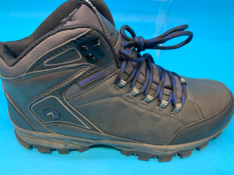 Photo 2 of 893632…Nevados water resistant books mens size 9M