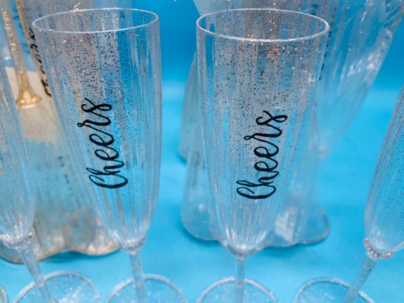 Photo 3 of 894199.. case of 48 - 12 packs of 4 plastic party cheer glasses great for weddings, parties, New Years- gold and silver 