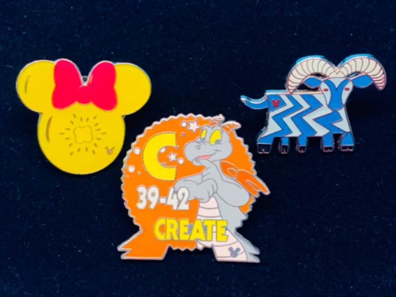 Photo 1 of 894406… 3 Disney pins 