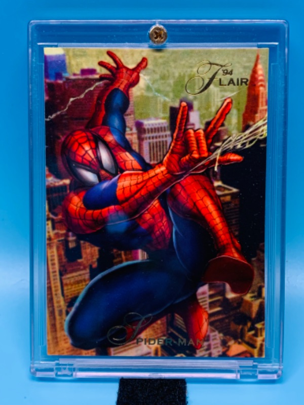 Photo 1 of 1994 Flair Amazing Spider-Man card #1 in hard plastic case 