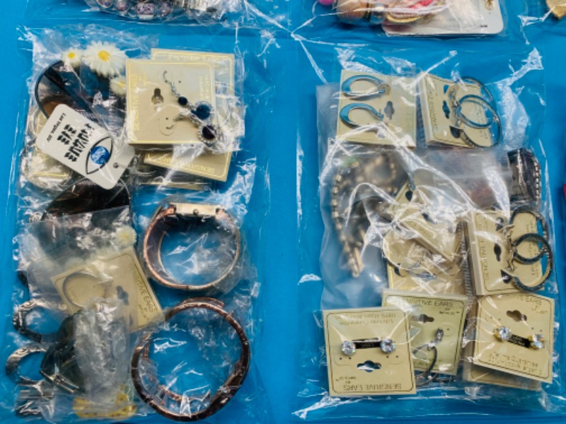 Photo 2 of 894504…5 pounds of fashion watches and jewelry-watches need batteries replaced-costume jewelry 