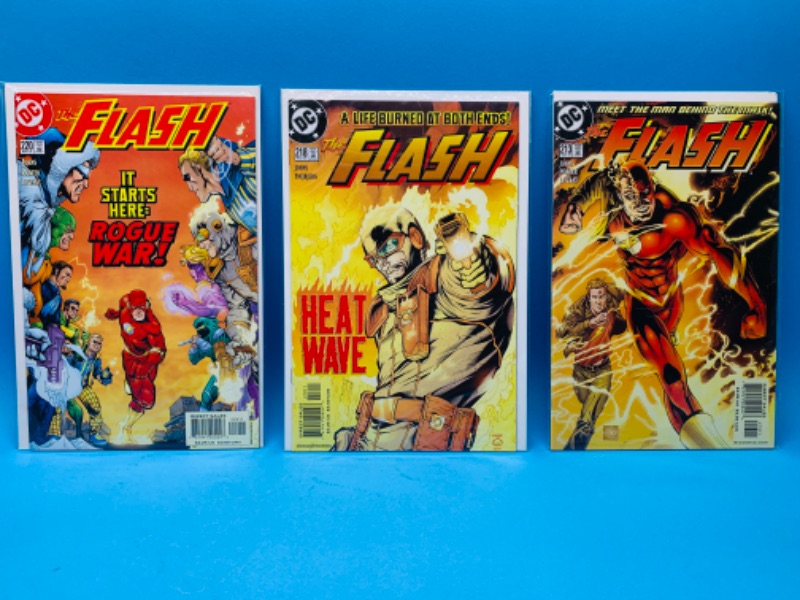 Photo 1 of 894561…3 Flash  comics in plastic sleeves 