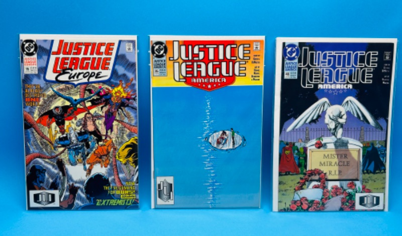 Photo 1 of 894901… 3 vintage justice league comics in plastic sleeves 