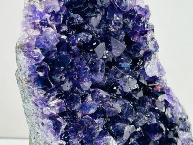 Photo 5 of 894920…4”  amethyst crystal geode 