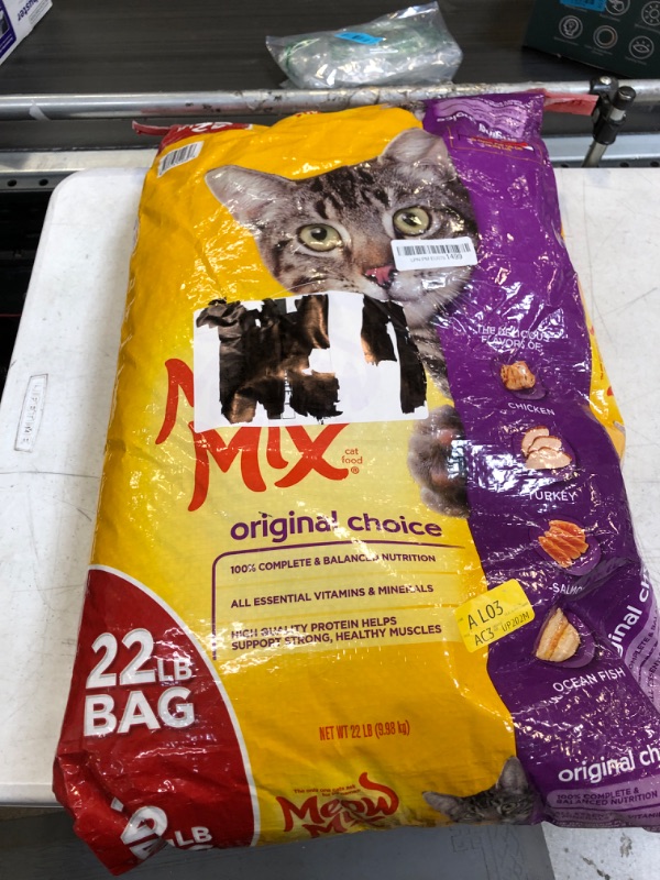 Photo 3 of  22 Lbs Original Choice Dry Cat Food
EXP UNKNOWN 