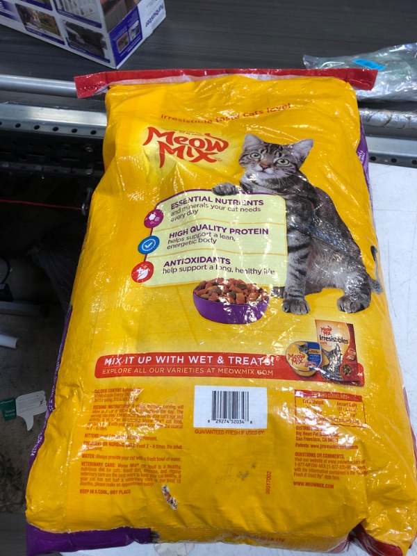 Photo 2 of  22 Lbs Original Choice Dry Cat Food
EXP UNKNOWN 