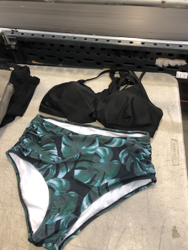 Photo 1 of 2 PC BLACK AND GREEN BIKINI SET ( SIZE: LARGE ) 