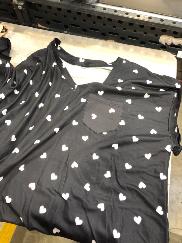 Photo 1 of 2XL BLACK AND WHITE HEART SHAPED SHIRT 