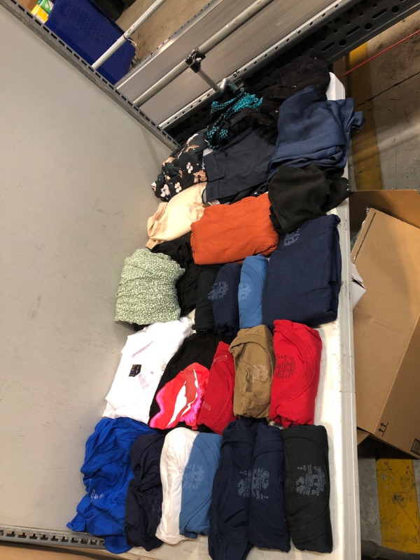 Photo 1 of 25Pcs bag of clothes all different sizes