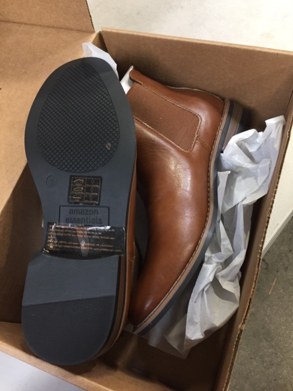 Photo 2 of Amazon Essentials Men's Chelsea Boot SIZE 7